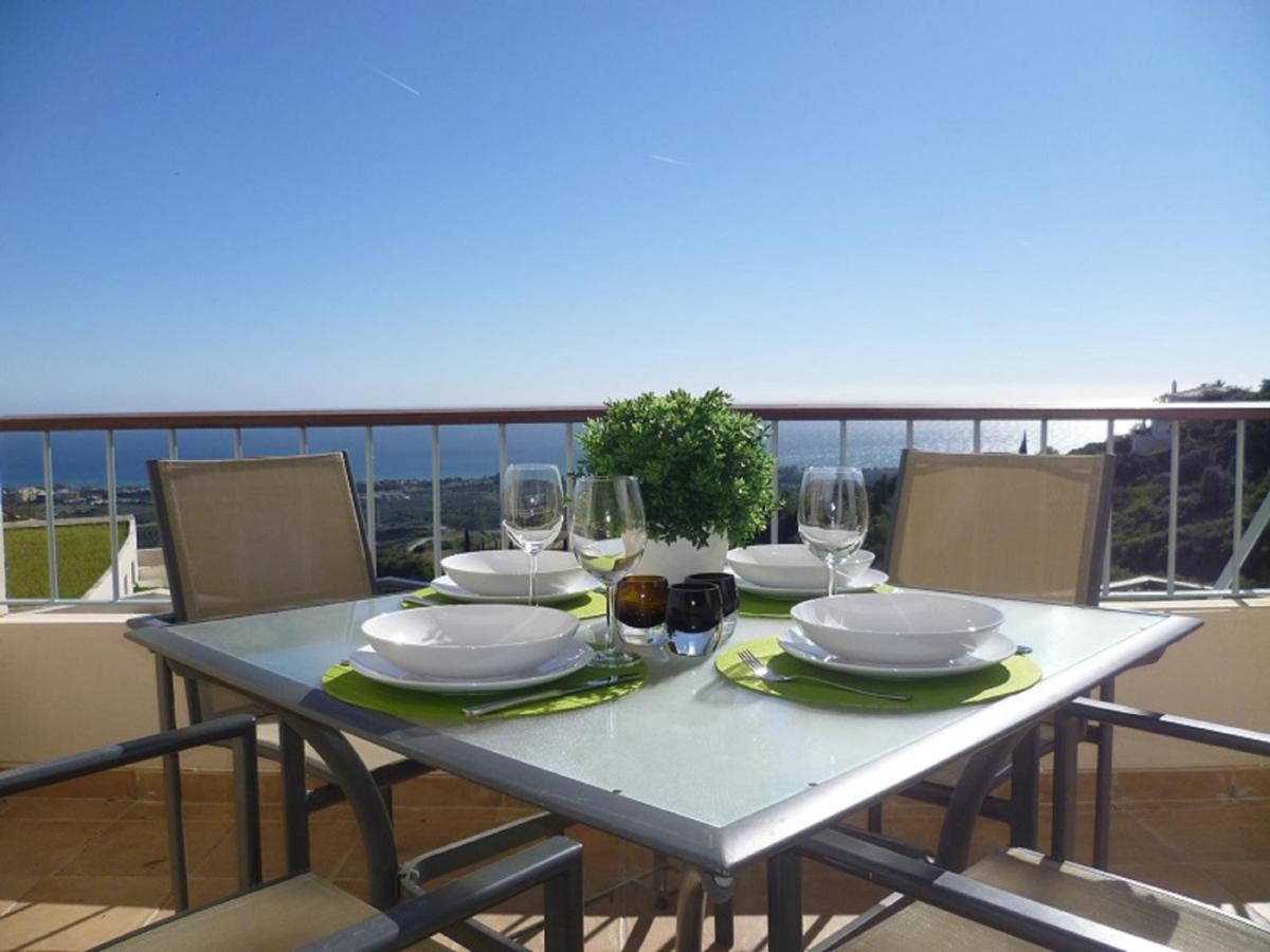 Fine Duplex Apartment With Stunning Sea Views 마르베야 외부 사진