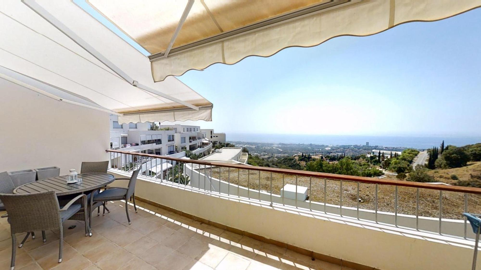 Fine Duplex Apartment With Stunning Sea Views 마르베야 외부 사진