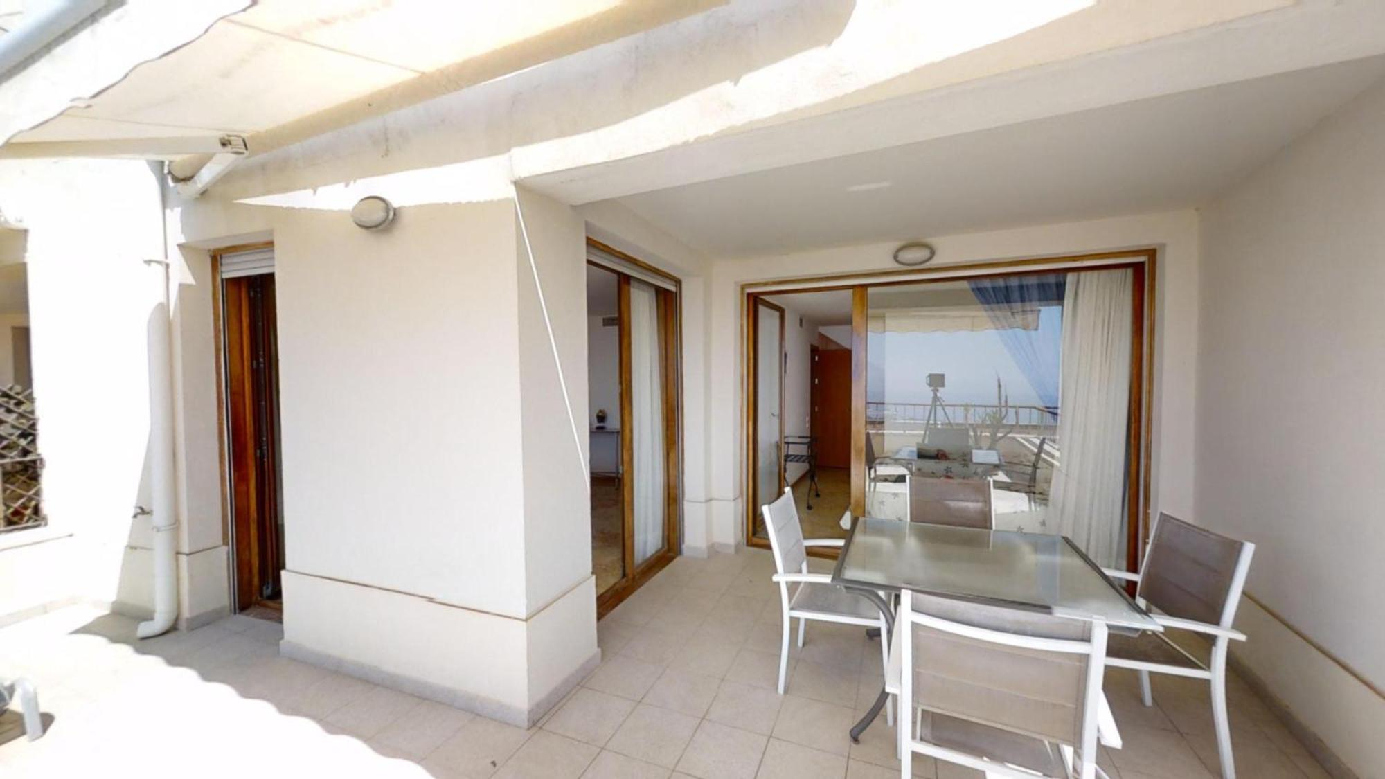 Fine Duplex Apartment With Stunning Sea Views 마르베야 외부 사진