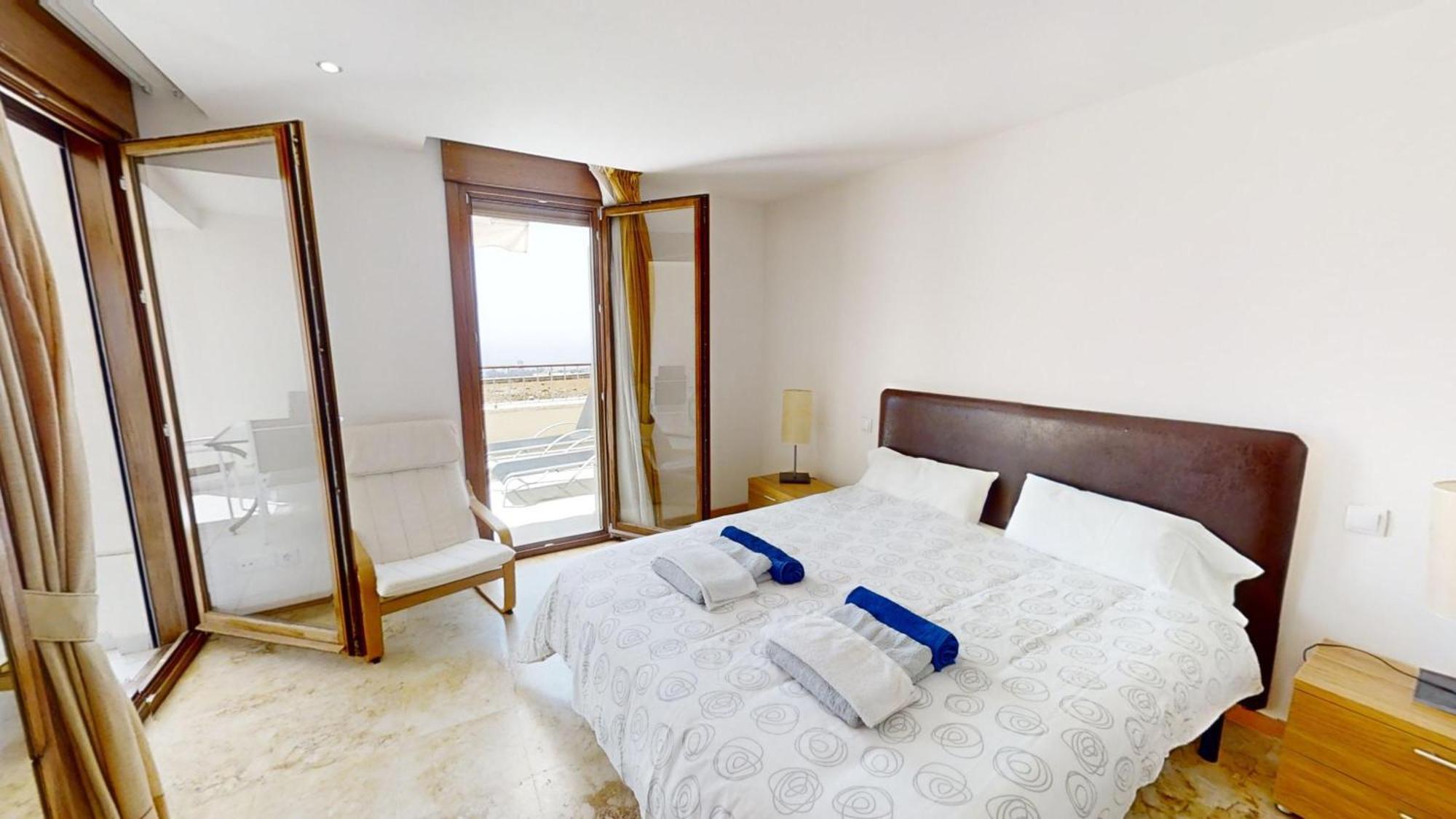 Fine Duplex Apartment With Stunning Sea Views 마르베야 외부 사진