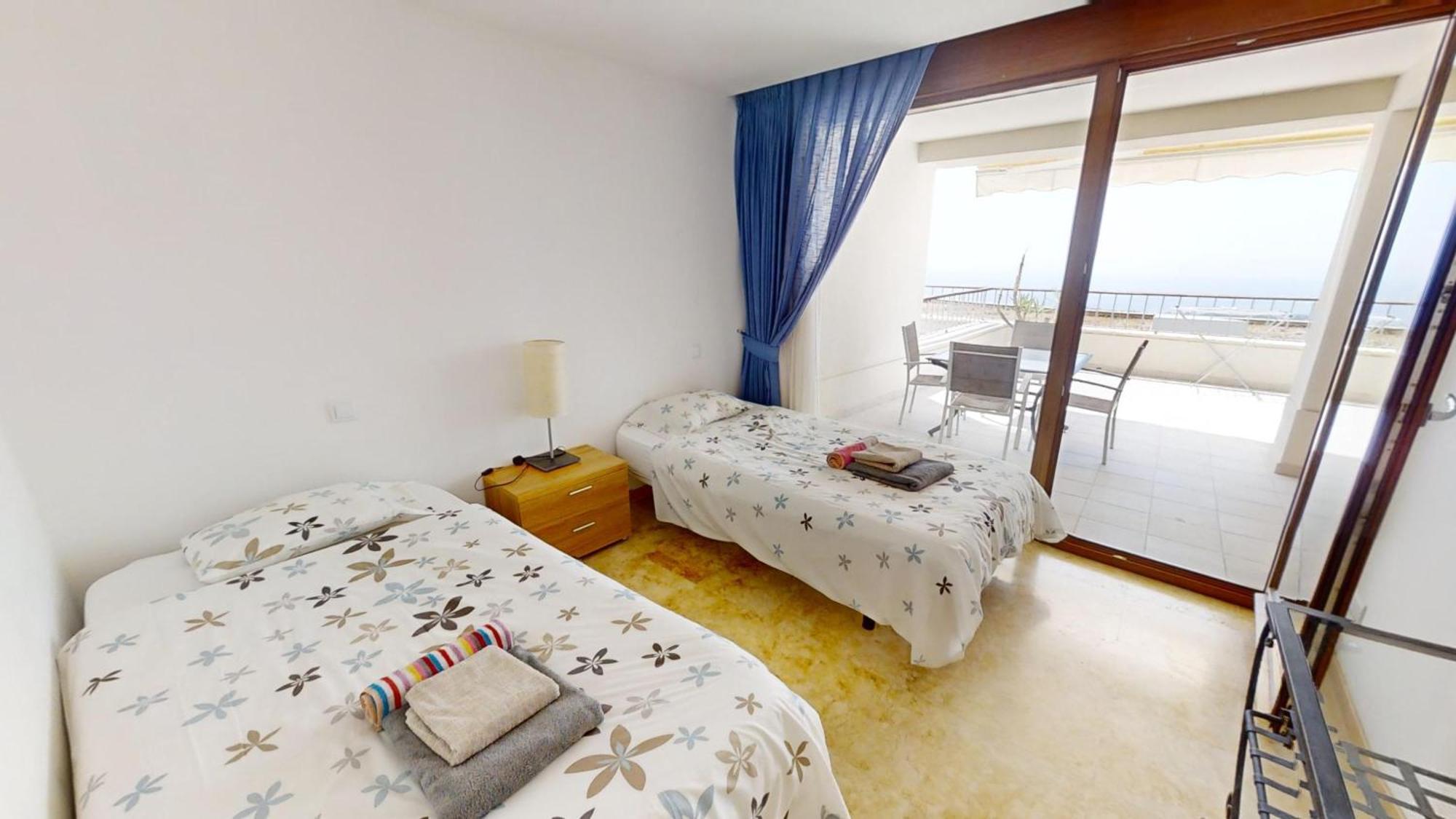 Fine Duplex Apartment With Stunning Sea Views 마르베야 외부 사진